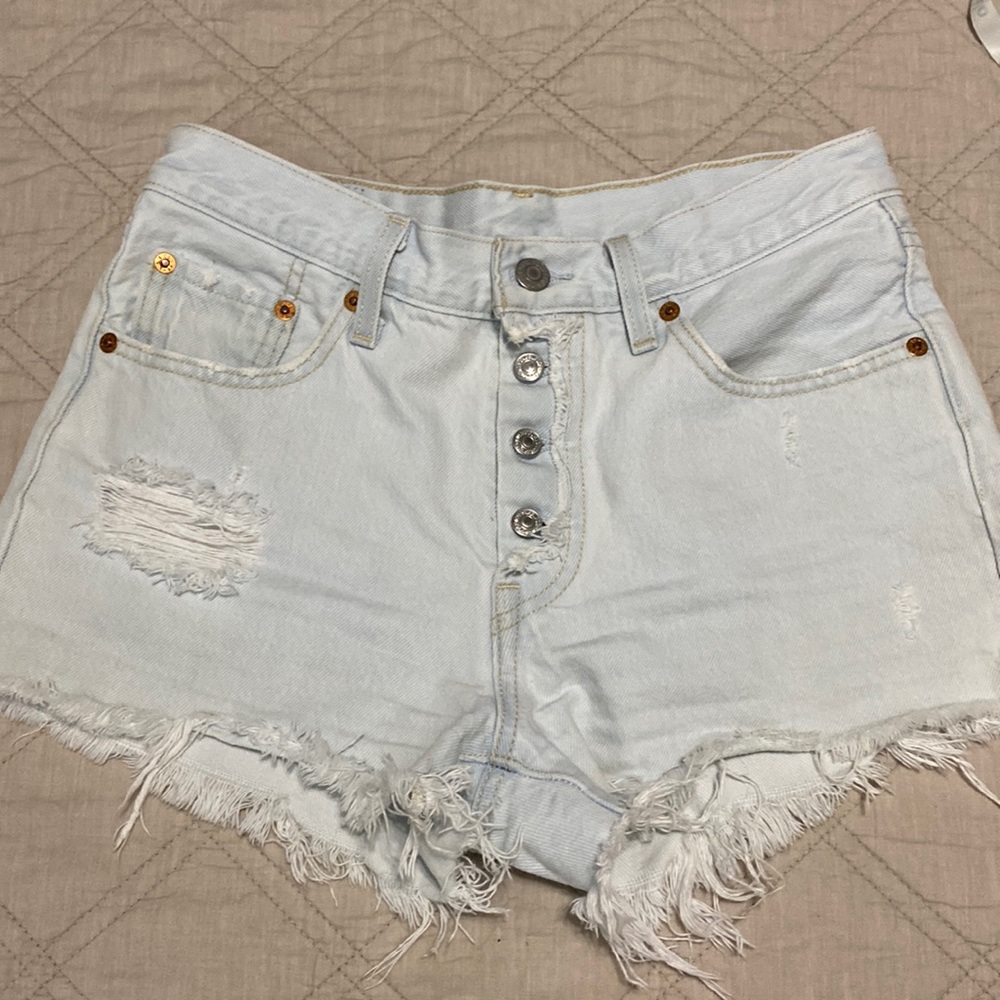 Levi’s Exposed Button 501 Jean Short